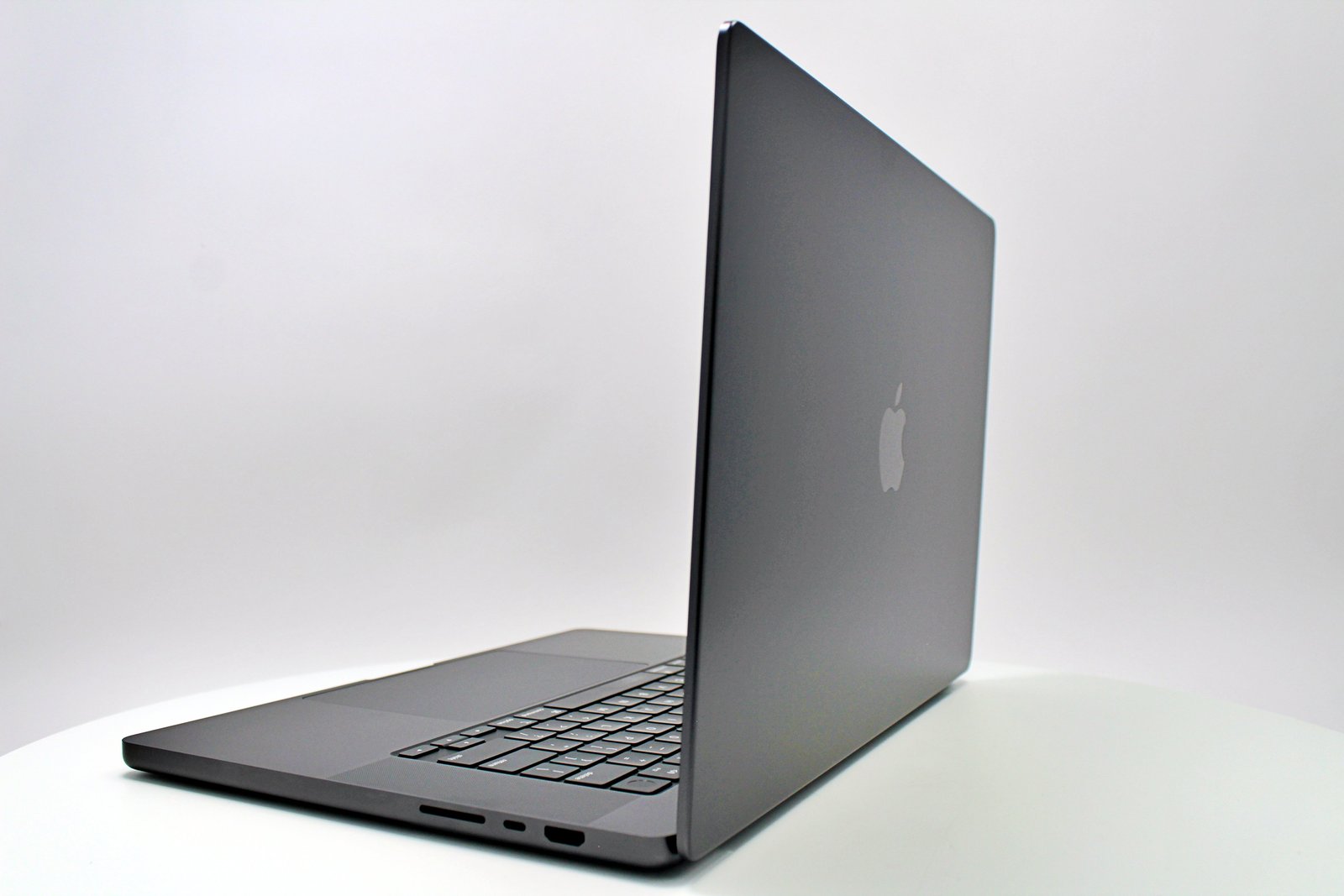 MacBook Pro (2023) 16-inch – Apple M3 Max 30-Core GPU – 36GB RAM 512GB SSD | Space Black - Image 3